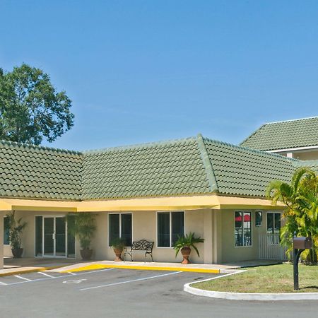 Days Inn By Wyndham Port Charlotte Town Center Dış mekan fotoğraf