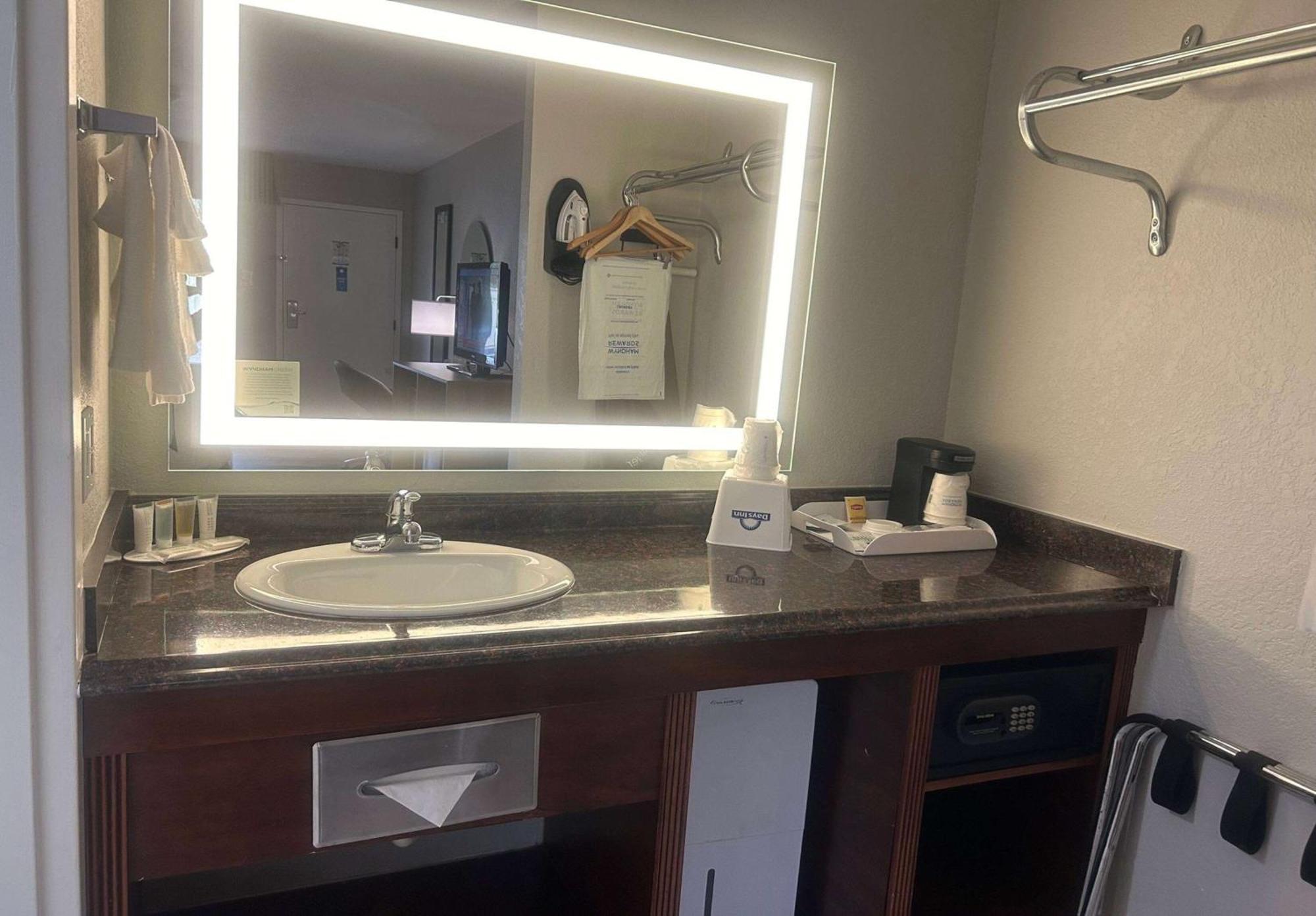 Days Inn By Wyndham Port Charlotte Town Center Dış mekan fotoğraf