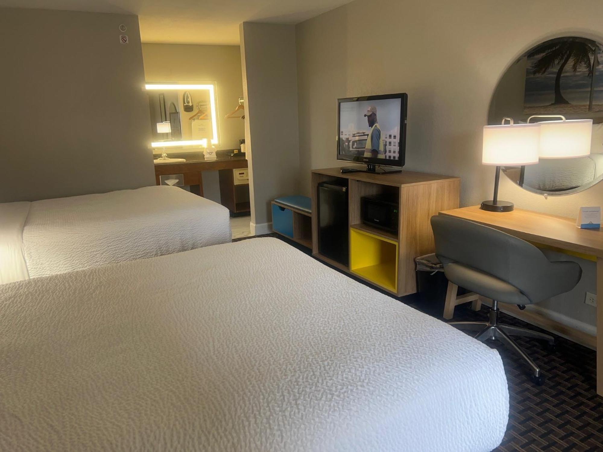 Days Inn By Wyndham Port Charlotte Town Center Dış mekan fotoğraf